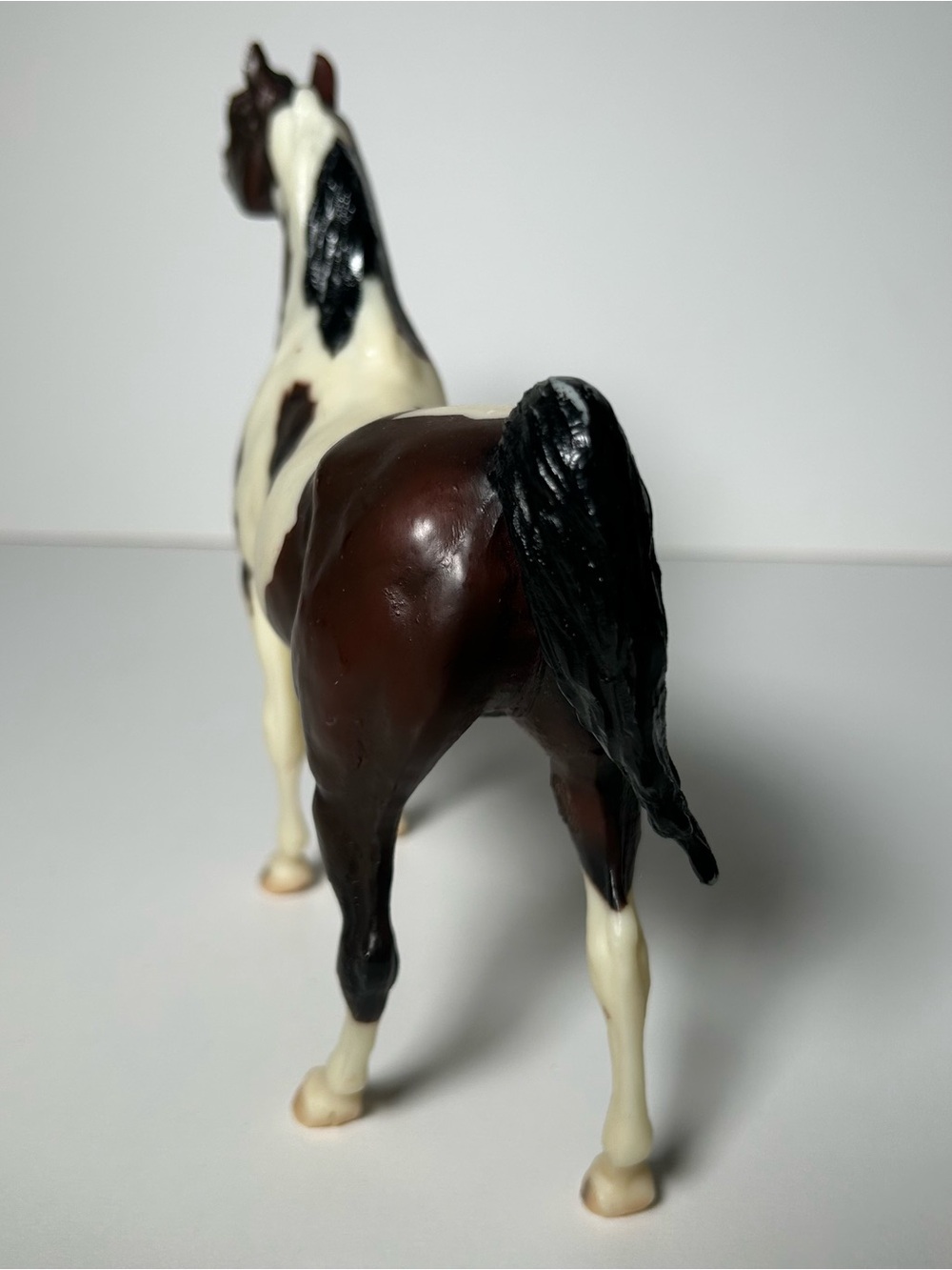 Sealed Breyer horse figure Classic Bay Pinto Arabian Stallion #640 Brown & Cream - Picture 4 of 7